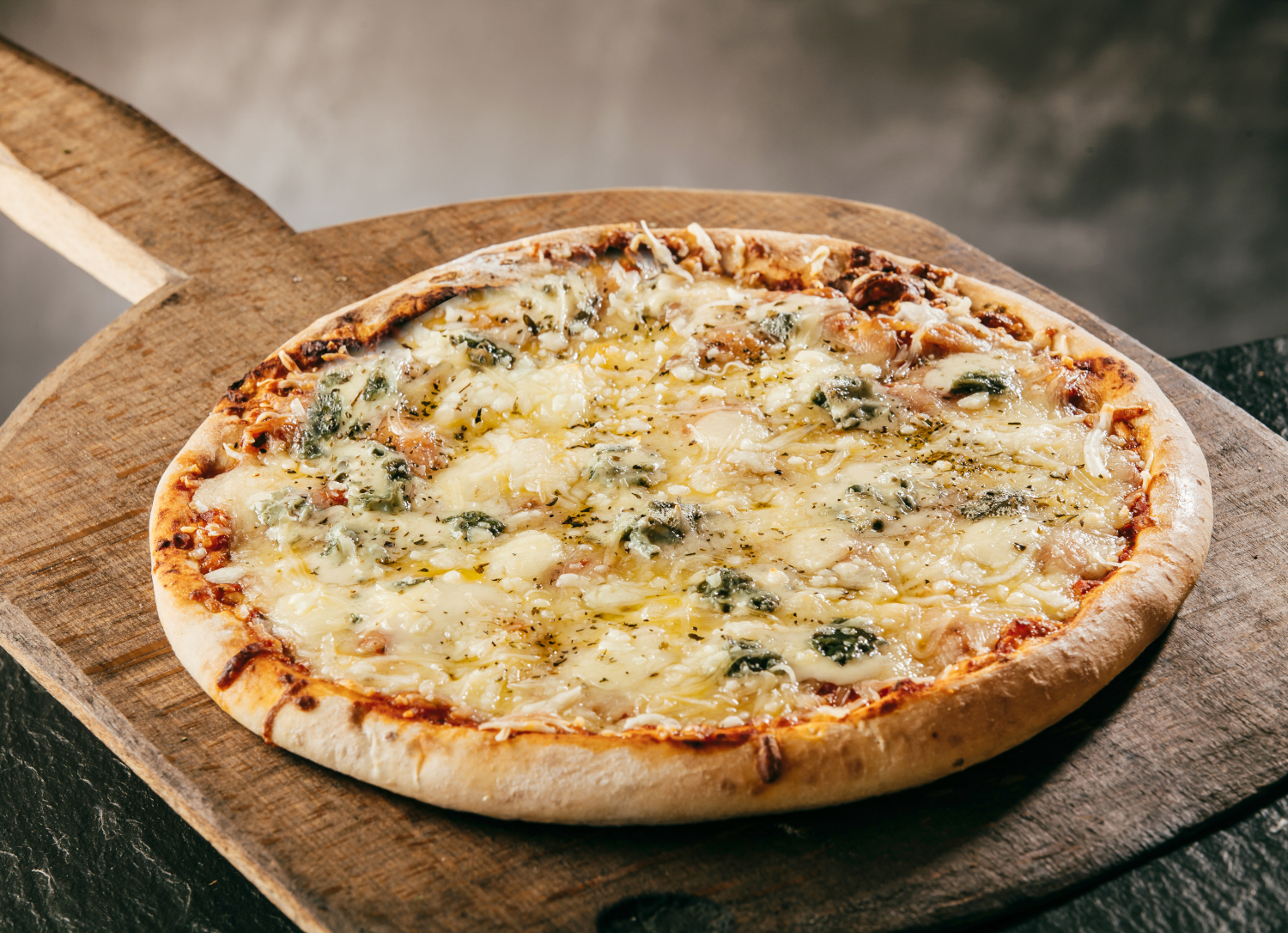 Pizza mit Gorgonzola und Rucola - „Die Südtiroler Frau“
