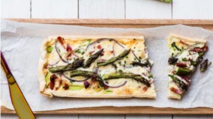 <b>Frühlings-Quiche</b> mit Südtiroler Speck und Spargeln&nbsp;
                  