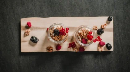 <b>Pannacotta </b>mit Buchweizenstreusel und karamellisierten Südtiroler Äpfeln
                  