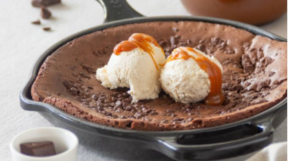 <b>Brownie </b>mit Joghurteis&nbsp;
                  