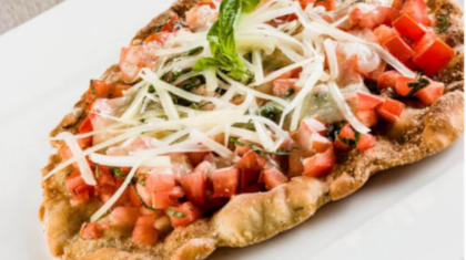 <b>Bruschetta vom Schüttelbrot</b> mit gereiftem Südtiroler Käse&nbsp;
                  