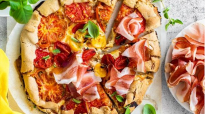 <b>Galette mit Tomaten</b> und Südtiroler Speck
                  