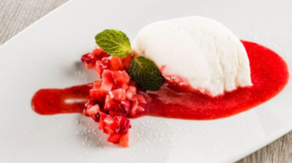 <b>Joghurt</b>-Terrine mit Erdbeeren
                  