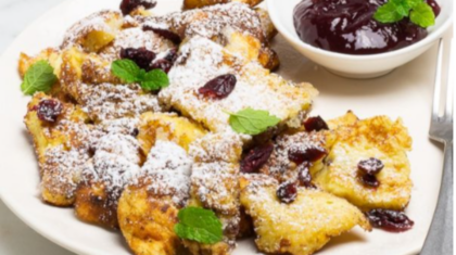 <b>Kaiserschmarren </b>mit Heumilch – Joghurt und Preiselbeeren&nbsp;
                  