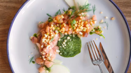 <b>Lachsforellentatar </b>mit Südtiroler Apfel
                  
