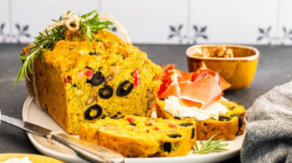 <b>Plumcake </b>mit Südtiroler Speck, Oliven & Walnüssen&nbsp;
                  