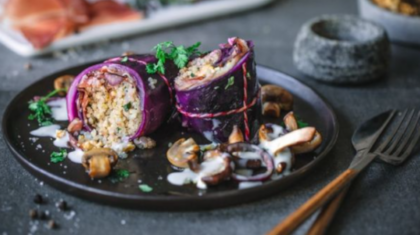 Rotkohl-Quinoa-<b>Rouladen </b>mit Südtiroler Speck&nbsp;