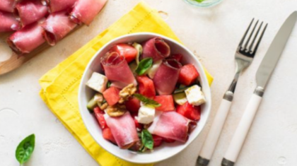 <b>Wassermelonen-Feta-Salat</b> mit Südtiroler Speck
                  